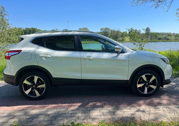 Nissan Qashqai cena 56990 przebieg: 117000, rok produkcji 2016 z Bisztynek małe 466